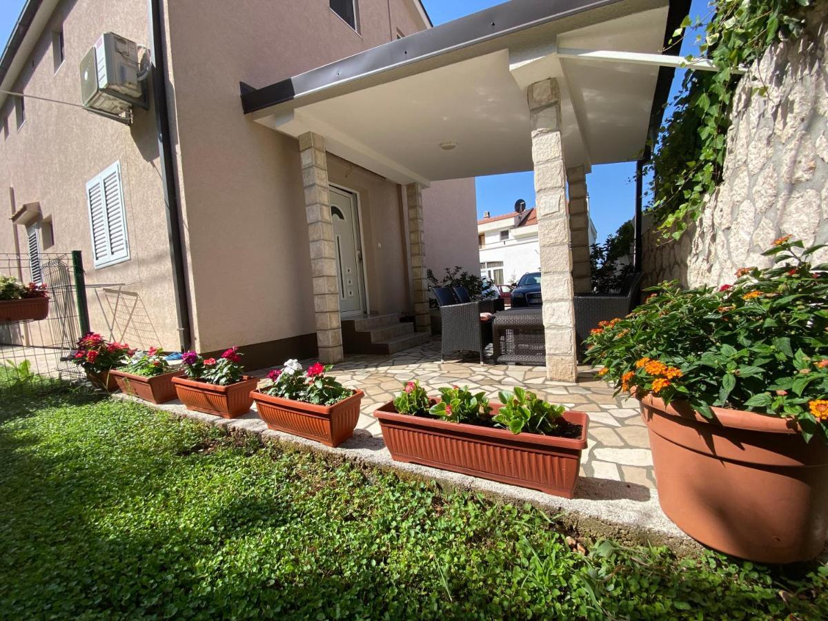 Momentera Apartments Котор Екстер'єр фото