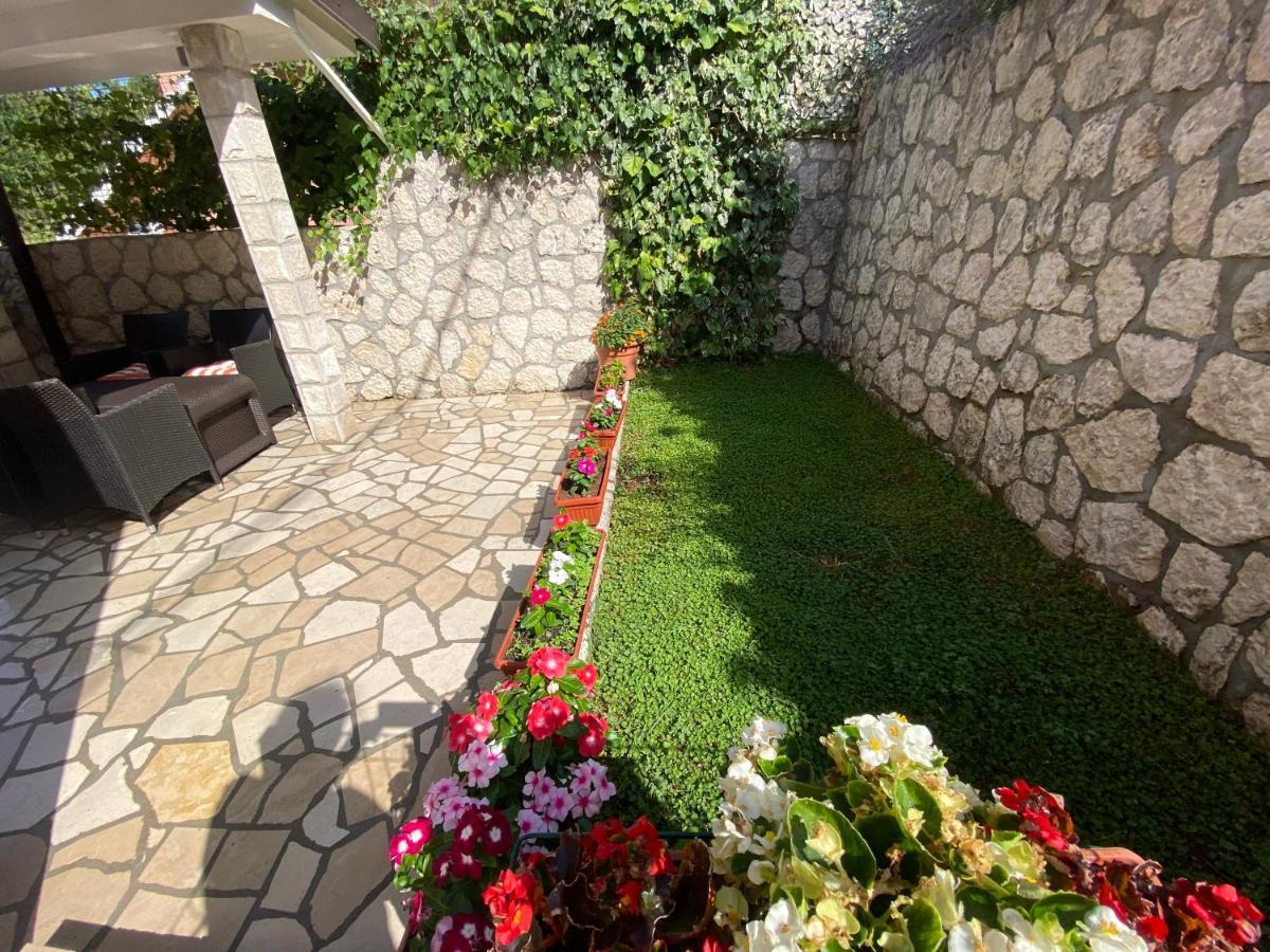 Momentera Apartments Котор Екстер'єр фото
